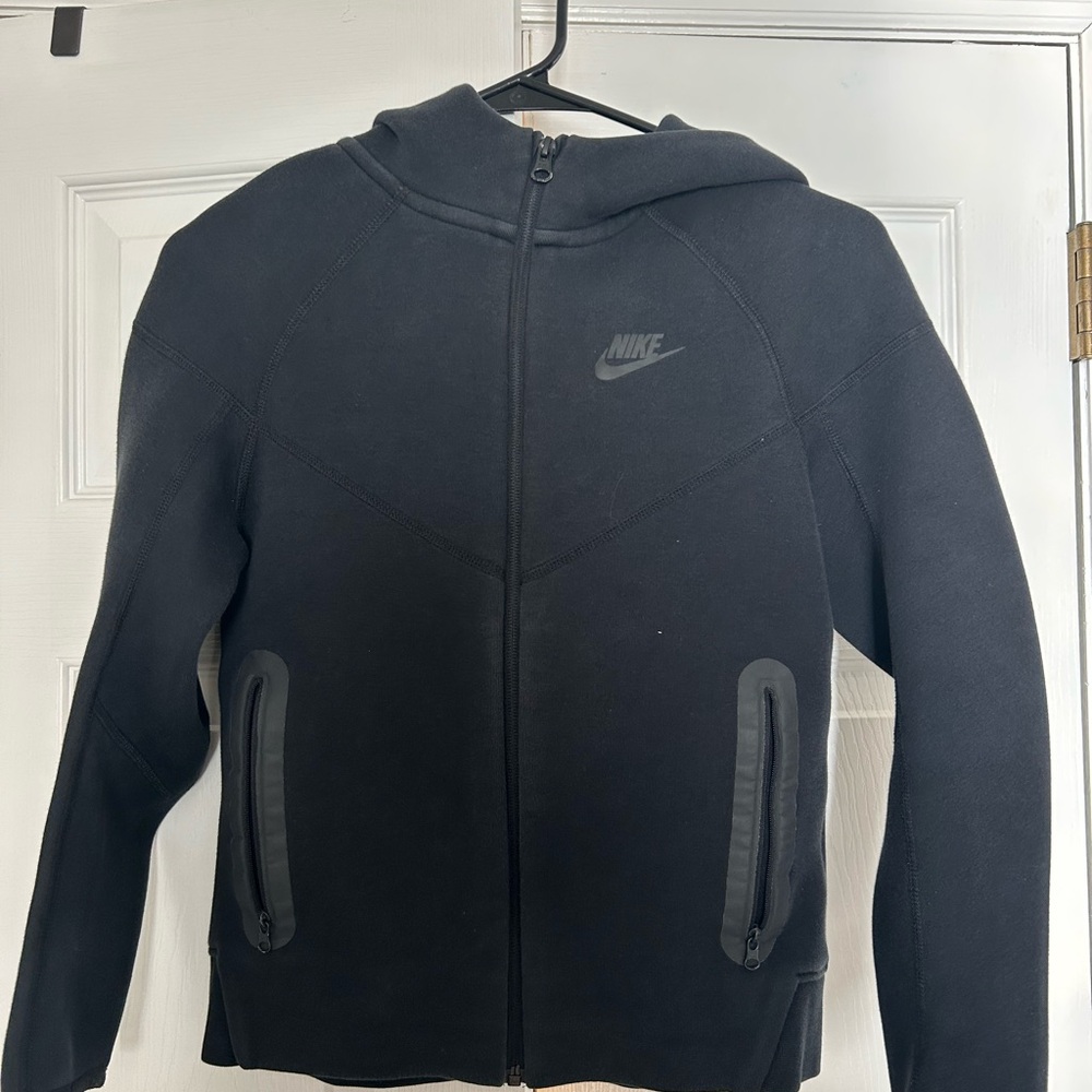 Nike Tech boy’s medium zip up hoodie